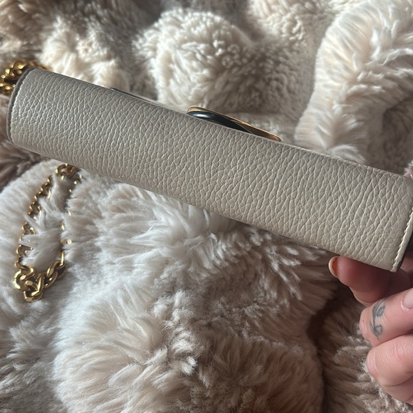 Gucci || Cream Marmot Crossbody Bag with Gold Chain - Picture 10 of 11